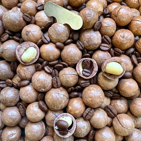 Noci Macadamia in Guscio Tostate al Caffè